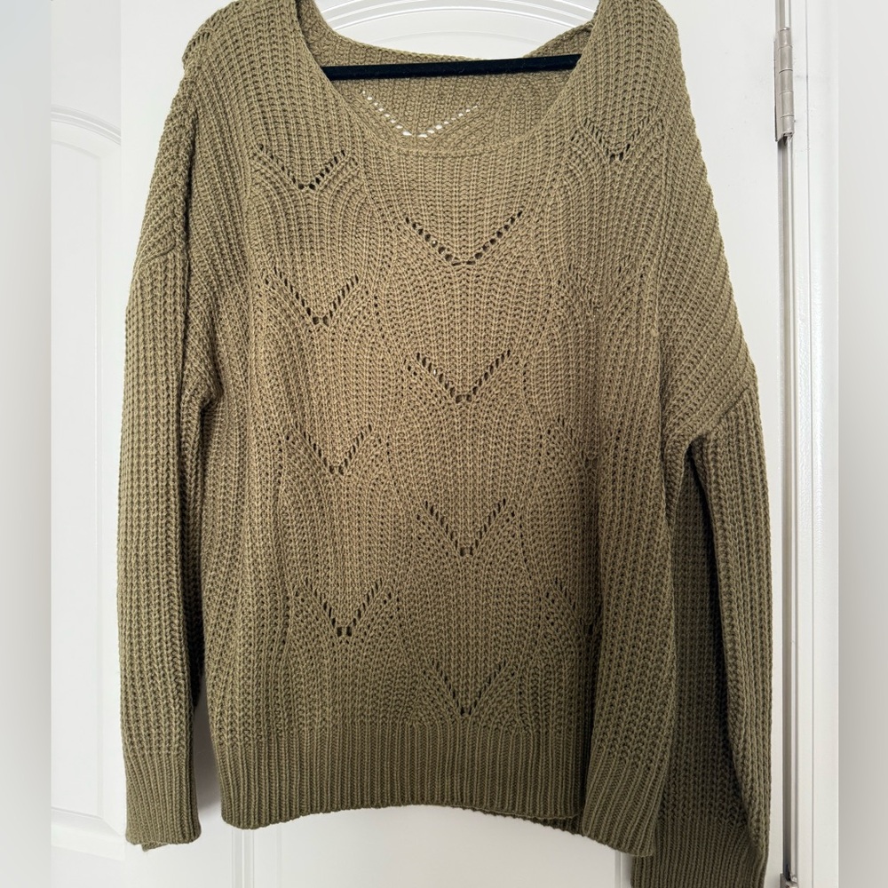 Olive green sweater 🫒